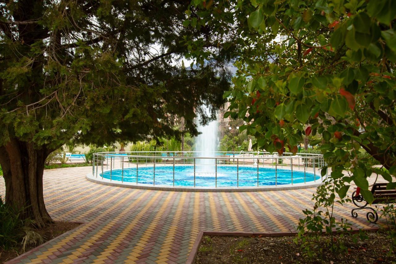 Amza Park Hotel Gagra Exteriér fotografie
